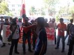 mahasiswa-di-kpu_20150806_151333.jpg