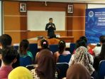 mahasiswa-ini-doktor-termuda-se-indonesia_20170922_134106.jpg