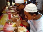 makan-pakai-tangan-1.jpg