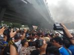 makasar-ricuh-dengan-polisi-di-bawah_20170112_165846.jpg