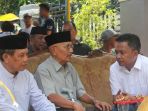 mantan-wakil-bupati-bantaeng-haji-azis-muthalib-tengah_20180304_160157.jpg