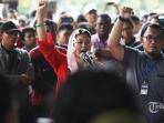 massa-pendukung-bambang-dan-polri.jpg