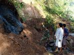 material-longsor-menutup-akses-jalan-ke-pangala.jpg