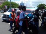 mencoba-menghindar-dari-petugas-polisi_20161012_141807.jpg