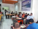 menggelar-kegiatan-diskusi-bertajuk_20170328_201337.jpg
