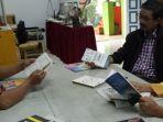 mengharukan-nan-insipiratif-kisah-guru-besar-makassar-sumbangkan-buku-buku-ke-perpustakaan.jpg