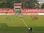 mengheningkan-cipta-dilakukan-psm-makassar-dan-kalteng-putra.jpg