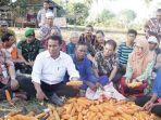 mentan-a-amran-sulaiman-saat-menemui-petani-jagung.jpg