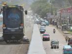 mobil-penyapu-jalan-makassar-di-flyover_20161115_223816.jpg