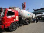 mobil-tangki-pertamina-yang-digunakan-untuk-mendistribusikan-tabung-lpg-ke-masyarakat.jpg