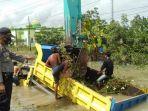 mobil-truk-yang-tergelincir-ke-dalam-banjir-kedalaman-5-meter.jpg
