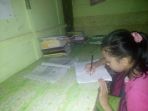 murid-sdn-164-panassang-windi-sri-wiguna-belajar_20171120_101621.jpg