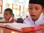 murid-sdn-no-2-kampung-baru-ngaji-alquran-sebelum-pulang-sekolah-jumat-1752019.jpg
