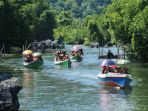naik-perahu-mengunjungi-objek-wisata_20170501_140445.jpg