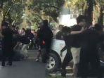 ngeri-video-pengeroyokan-geng-motor-yamaha-nmax-ikut-dirusak.jpg