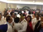 nico-victor-tiba_20160217_155356.jpg<pf>nico-victor-disambut-gembira_20160217_155500.jpg<pf>resmi-jadi-bupati_20160217_160218.jpg<pf>disambut-ketua-dprd-tana-toraja_20160217_155558.jpg<pf>ketua-dprd-tana-toraja-sambut-nico_20160217_155826.jpg
