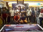 nobar-film-tsc-makassar_20171008_211522.jpg<pf>nobar-film-tsc-makassar2_20171008_211532.jpg<pf>toyota-soluna-community-makassar-2017_20171008_211559.jpg