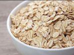oatmeal-jadi-salah-satu-pilihan-makanan-yang-cocok-bagi-penderita-asam-lambung-untuk-buka-puasa.jpg