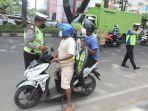 operasi-pajak-kendaraan-bermotor-di-jl-hertasning-1.jpg<pf>operasi-pajak-kendaraan-bermotor-di-jl-hertasning-2.jpg<pf>operasi-pajak-kendaraan-bermotor-di-jl-hertasning-3.jpg