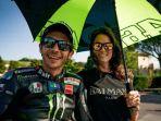 pacar-valentino-rossi-fransesca-sofia-novello-sedang-hamil.jpg