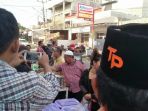 pangerang-rahim-pr-berbagi-bersama-dengan-masyarakat-di-wilayah-perumnas-wekkee_20180525_111829.jpg