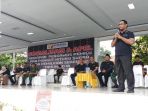 panwaslu-kabupaten-wajo-menggelar-apel-persiapan-pengawas-pemilu_20180625_111041.jpg