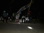 panwaslu-pangkep-menertibkan-alat-peraga-kampanye-apk-di-jl-poros-kota-pangkajene_20180624_181149.jpg