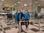 para-pemain-dan-official-psm-makassar-saat-tiba-di-bandara-changi.jpg
