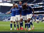 para-pemain-everton-merayakan-gol-dominic-calvert-lewin-ke-gawang-tottenham-hotspur.jpg