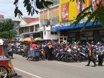 parkir-di-depan-toko-bintang.jpg
