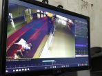 pasangan-pembobol-celengan-di-masjid-maros-terekam-cctv.jpg