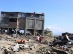 pasca-terjadi-tsunami-di-pantai-talise4_20181001_110217.jpg