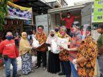 pd-inti-sulsel-dan-klenteng-xian-ma-menyerahkan-paket-sembako-ke-warga-terdampak-jumat-2252020.jpg