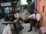 pedagang-bakso-keliling-berfoto-usai_20170203_214501.jpg
