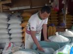 pedagang-beras-di-pasar-andi-tadda_20180115_102014.jpg