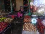 pedagang-sijar-di-pasar-palakka-kecamatantanete-riattang-barat-kabupaten-bone.jpg