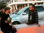 pegiat-seni-dan-literasi-bantaeng-dion-kiri-saat-bersama-prof-nurdin-abdullah_20180906_100910.jpg