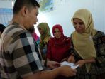 pejabat-sementara-pjs-wali-kota-palopo-menyalurkan-insentif-kepada-kader-ppkbd-dan-sub-ppkbd_20180611_094340.jpg