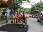 pekerja-dari-dinas-pekerjaan-umum-dan-3ed3e3.jpg