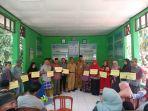 pelakasanaan-serah-terima-bantuan-tepatnya-di-adakan-di-baruga-sayang-desa-coppo-tompong.jpg