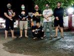 pelaku-ag-25-saat-ditangkap-tim-buser-polsek-tanete-riattang-minggu-352020-malam.jpg