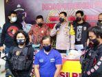 pelaku-pembunuhan-emy-listiani-agus-subakti-digelandang-di-mapolrestabes-semarang.jpg