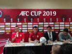 pelatih-lao-toyota-fc-jun-fukuda-dan-kapten-kesebela.jpg