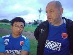 pelatih-psm-makassar-bojan-hodak-saat-ditemui-usai-memimpin-tim-latihan.jpg