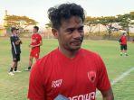 pemain-psm-ilham-udin-armaiyn-usai-latihan-di-bosowa-sport-center.jpg