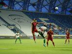 pemain-timnas-indonesia-kushedya-hari-yudo-berduel-dengan-bek-vietnam.jpg