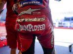 pembalap-ducati-andrea-dovizioso-memasang-tulisan-baru-di-bagian-belakang-wearpacknya.jpg