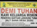 pemerintah-desa-barambang-kecamatan-sinjai-borong-memberi-stiker-warga-penerima-blt.jpg