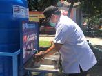 pemerintah-kota-makassar-juga-melakukan-pemasangan-wastafel-portable.jpg