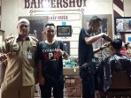 pemilik-barbershop-andi-akbar_20180801_151746.jpg
